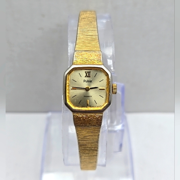 Womens Vintage Pulsar Watch 16mm Gold Tone Hexagon V232-5790 New Battery - Picture 1 of 10